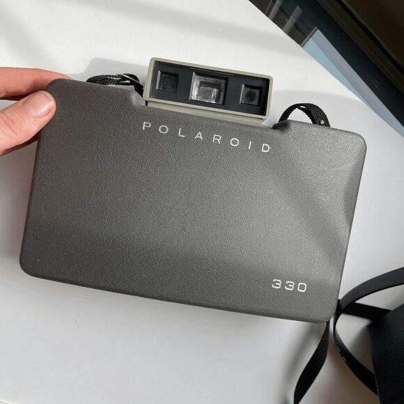 Vintage Polaroid 330 Land Camera Bundle w/ Case, Flash, Bulbs, Manuals - Picture 10 of 13